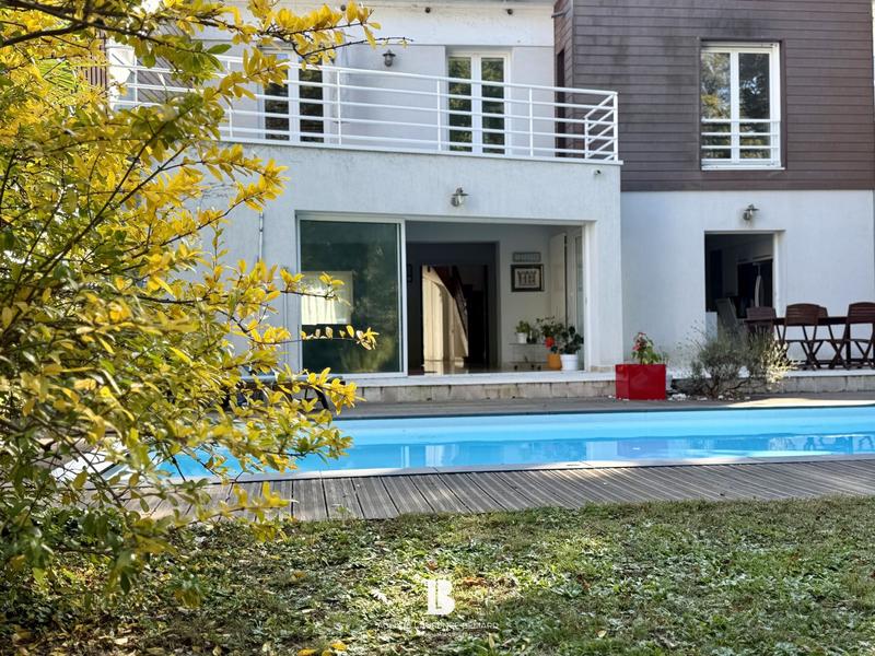 Maison - 192 m² - 6 pièces