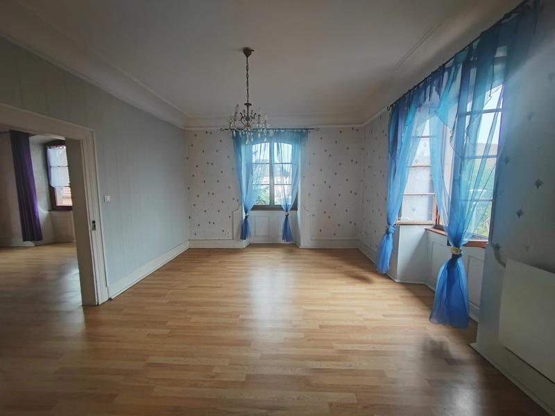 Maison - 235 m² - 10 pièces