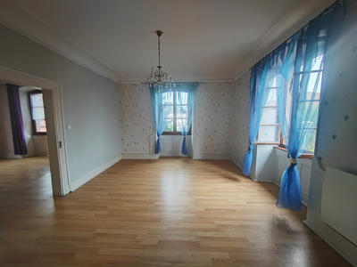 Maison - 235 m² - 10 pièces