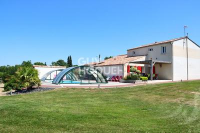 Maison - 225 m² - 9 pièces