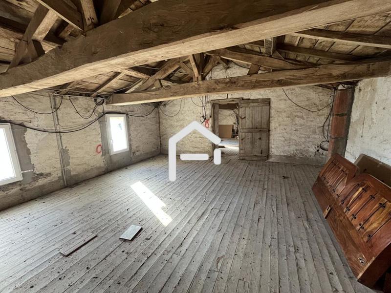 Maison - 2 150 m² - 7 pièces