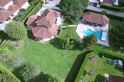 Maison - 220 m² - 6 pièces