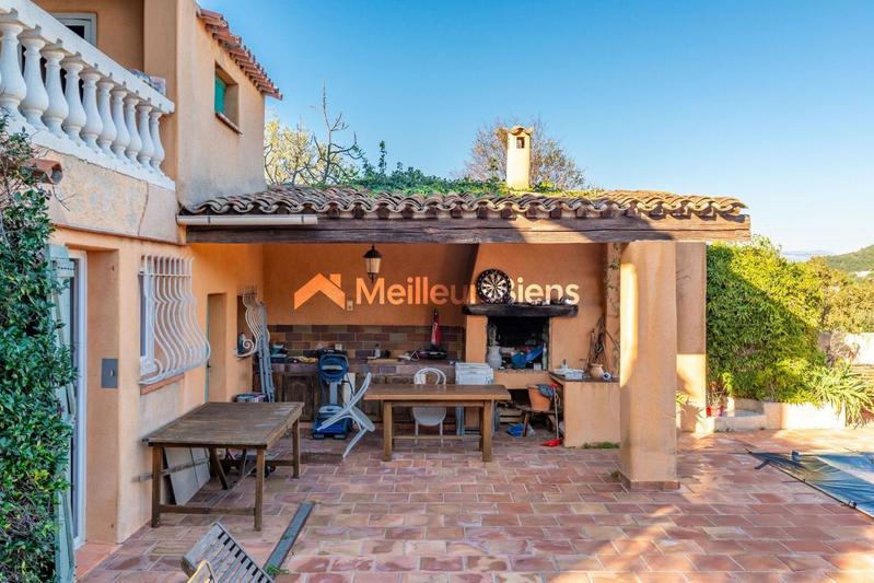 Maison - 225 m² - 12 pièces