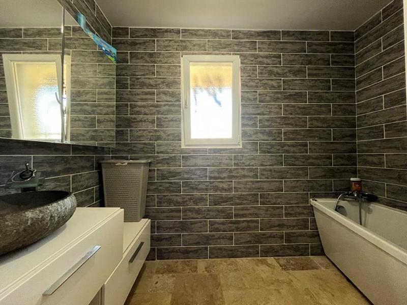 Maison - 223 m² - 8 pièces