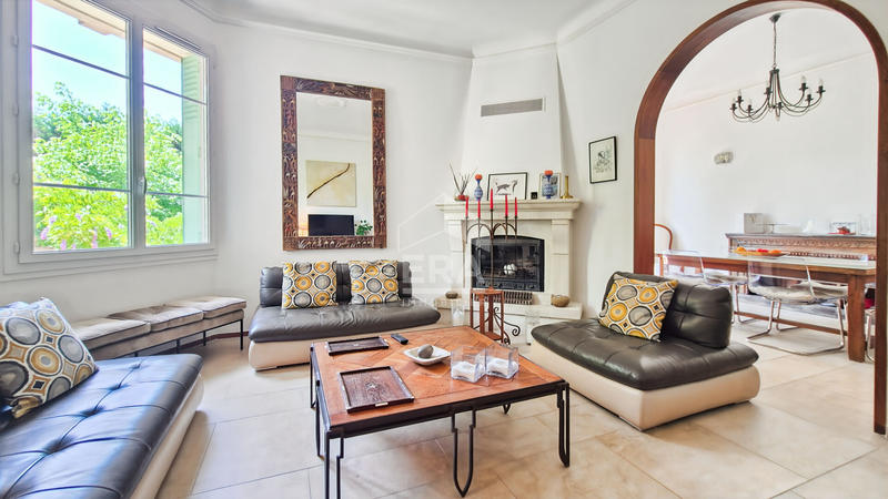 Maison - 180 m² - 9 pièces