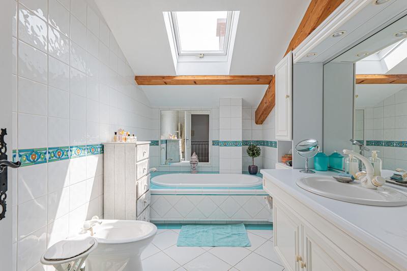 Maison ancienne - 245 m² - 7 pièces