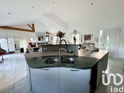 Maison - 178 m² - 8 pièces