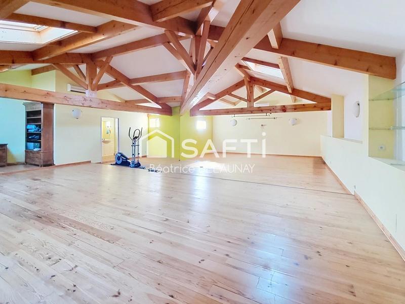 Maison - 331 m² - 8 pièces
