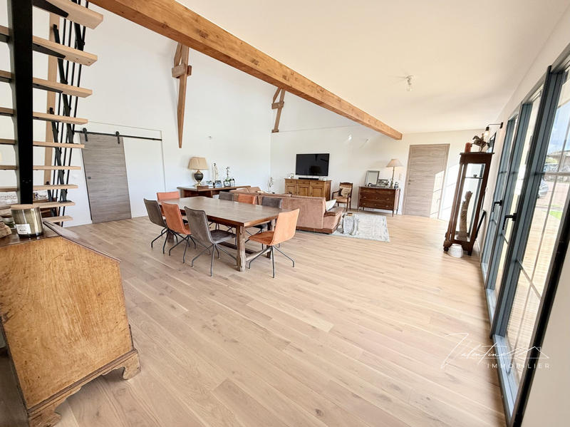 Maison - 277 m² - 8 pièces