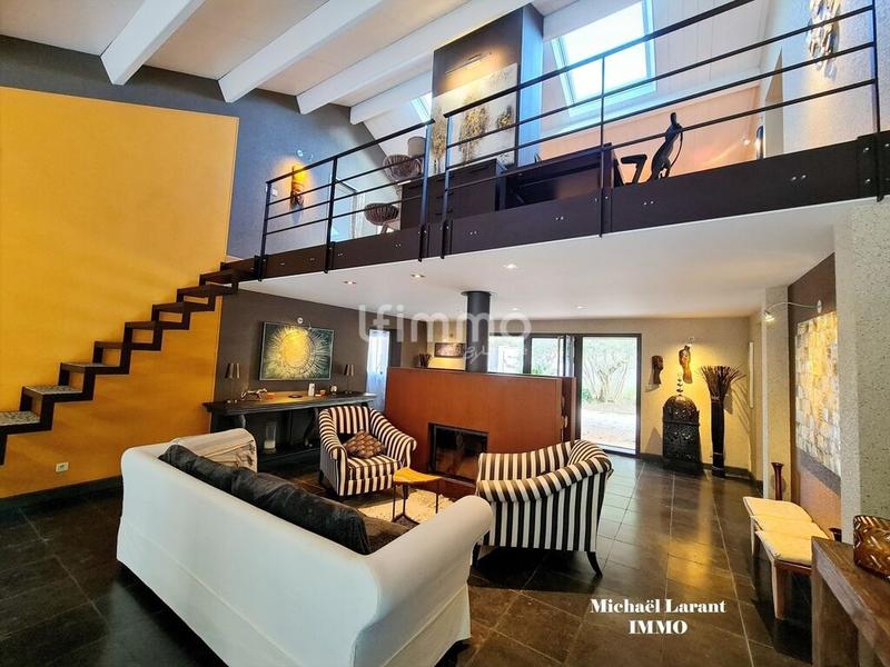 Propriété - 484 m² - 7 pièces