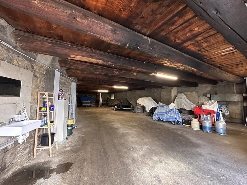 Maison traditionnelle - 220 m² - 2 pièces