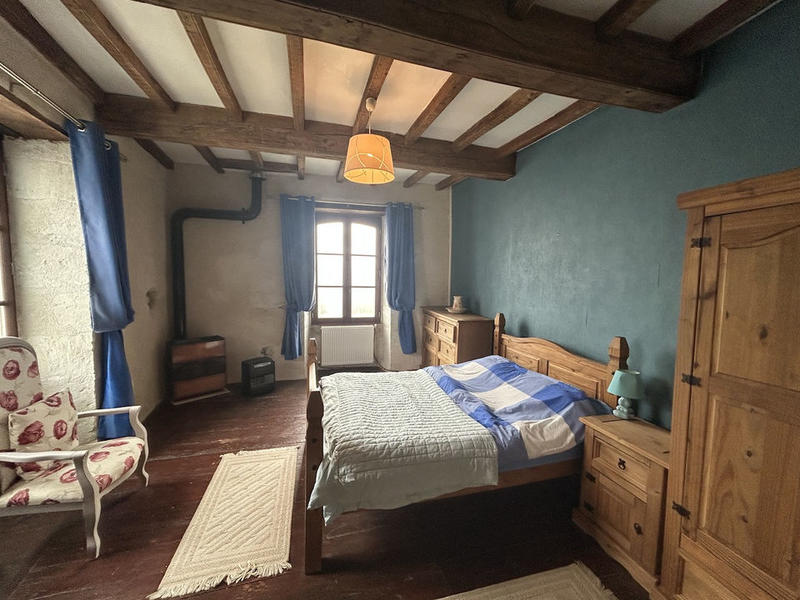 Maison en pierre - 217 m² - 6 pièces