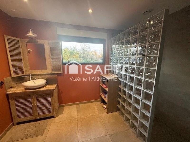 Maison - 222 m² - 6 pièces