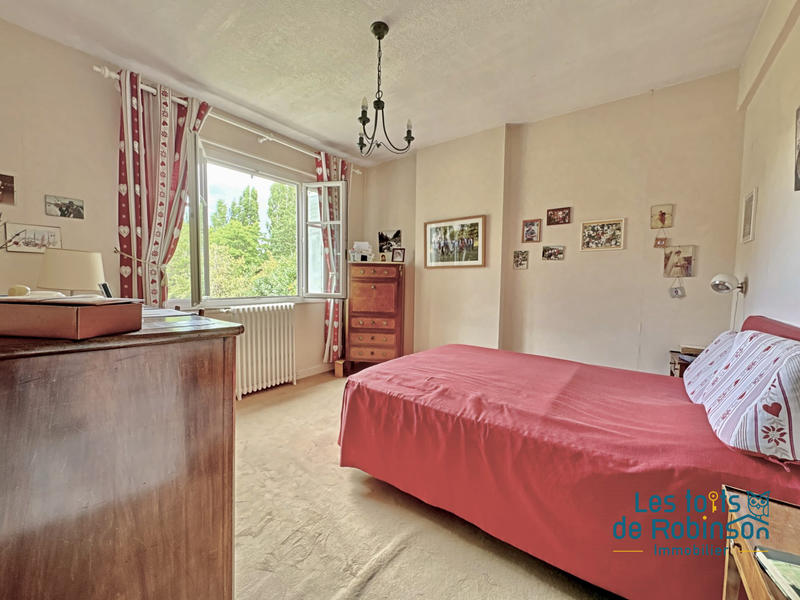 Maison - 240 m² - 10 pièces