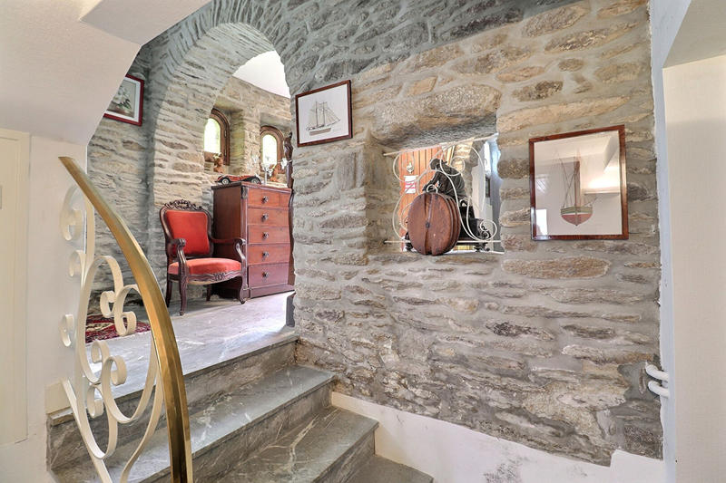 Maison - 311 m² - 10 pièces