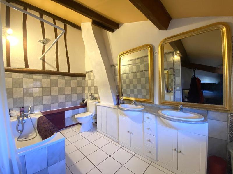 Maison ancienne - 180 m² - 9 pièces