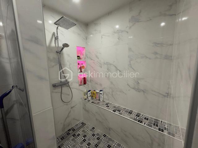 Maison - 186 m² - 9 pièces