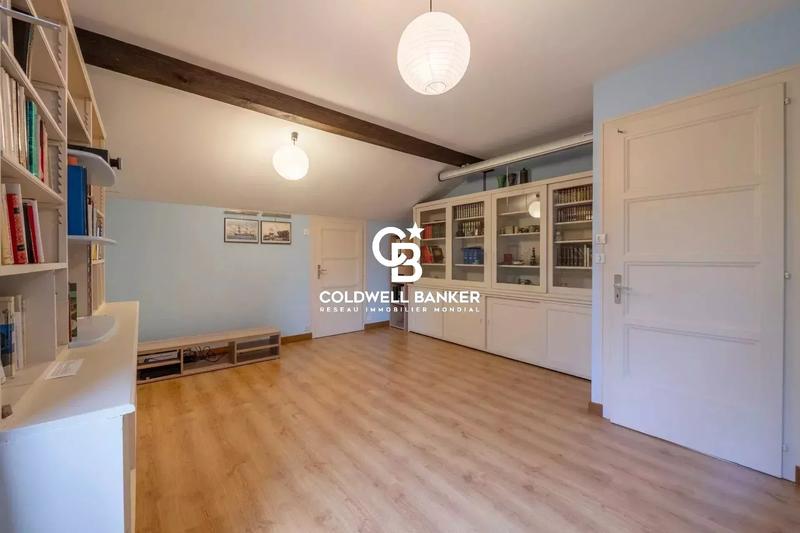 Maison - 206 m² - 10 pièces