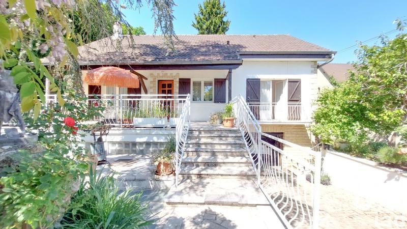 Maison - 215 m² - 8 pièces