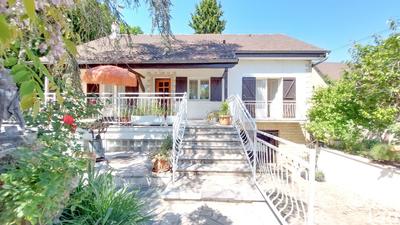 Maison - 215 m² - 8 pièces