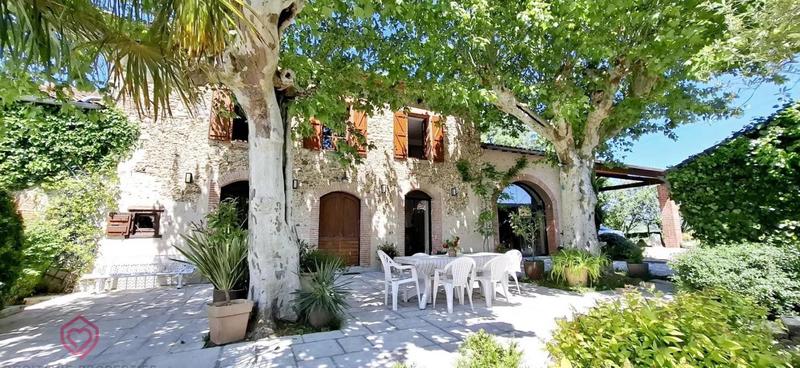 Propriété - 402 m² - 14 pièces