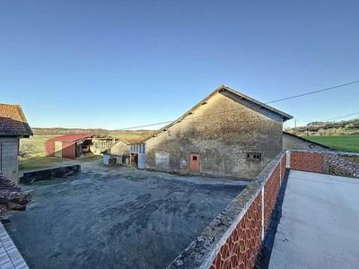 Corps de ferme - 200 m² - 8 pièces