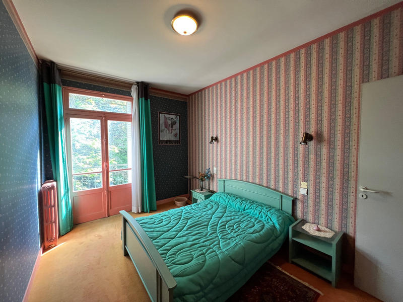 Maison - 300 m² - 9 pièces