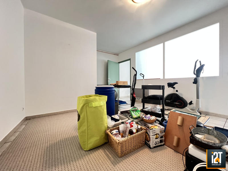 Local d'activités - 100 m²