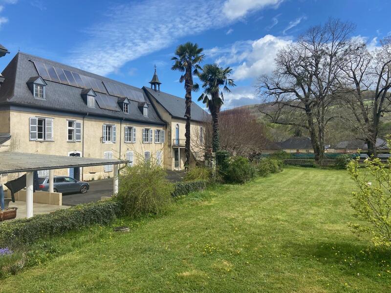 Maison ancienne - 400 m² - 10 pièces