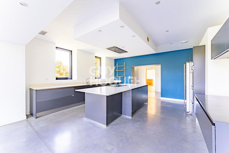 Maison - 276 m² - 8 pièces