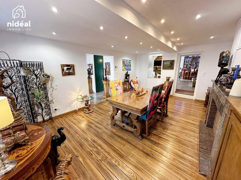 Maison - 205 m² - 7 pièces
