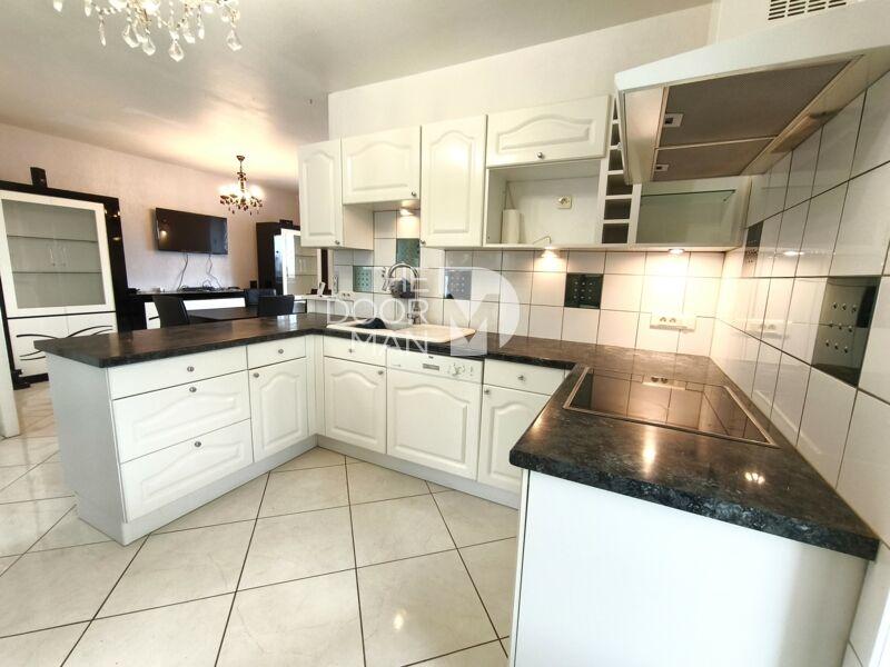 Propriété - 300 m² - 17 pièces