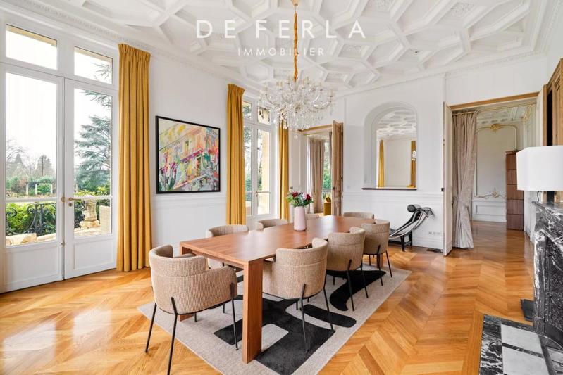 Château - 826 m² - 18 pièces