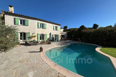 Maison - 235 m² - 8 pièces