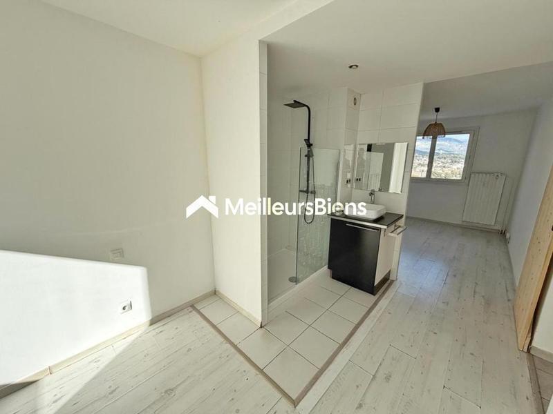 Appartement - 81 m² - 5 pièces