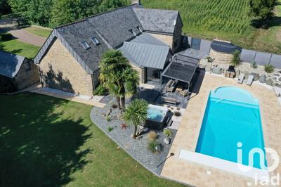 Maison - 218 m² - 8 pièces