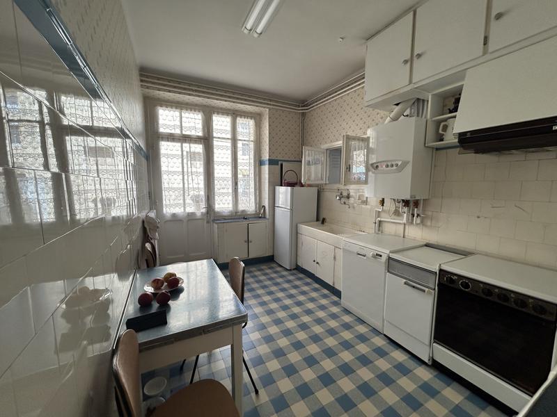 Maison traditionnelle - 188 m² - 7 pièces