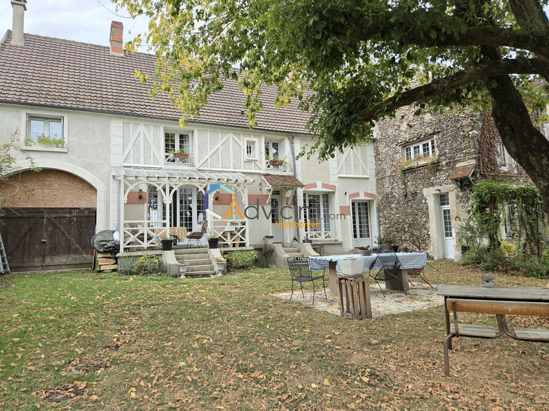 Maison - 233 m² - 8 pièces