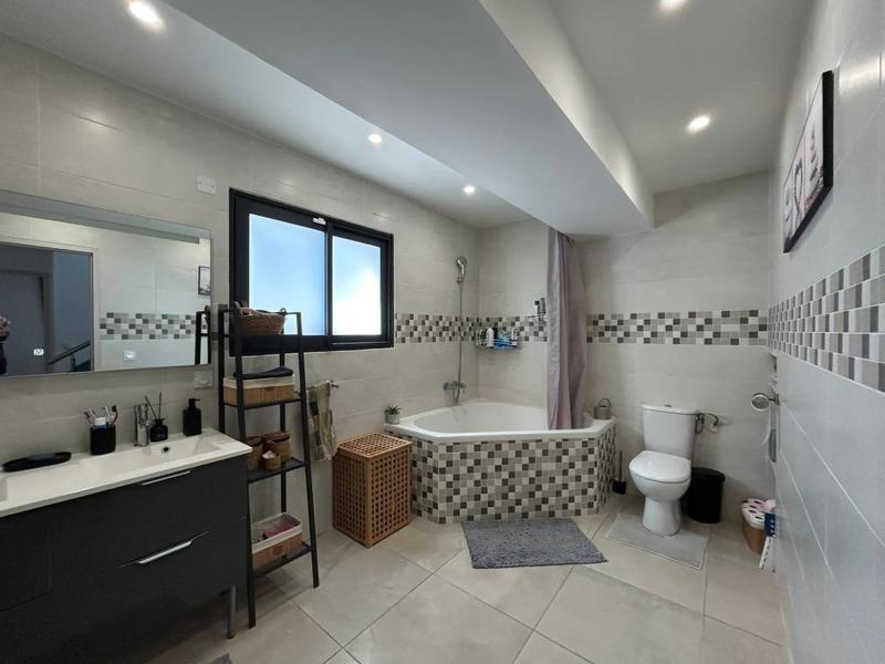 Maison - 140 m² - 6 pièces