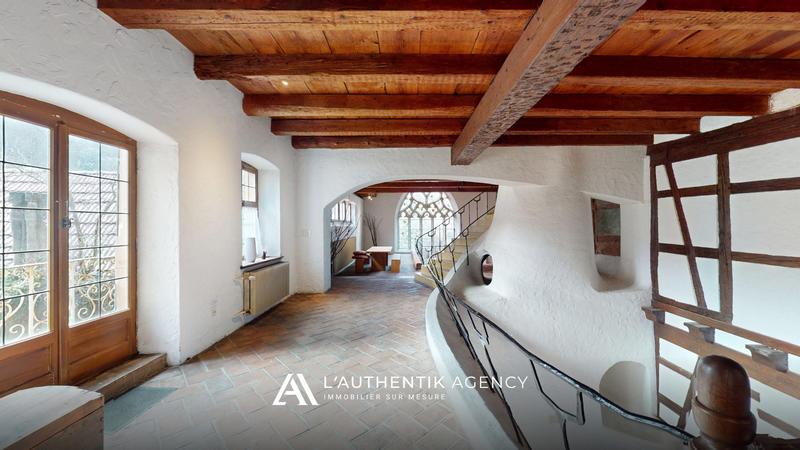 Maison - 636 m² - 12 pièces