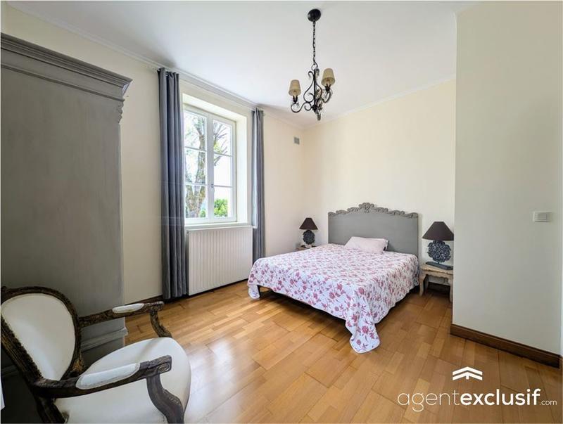 Maison de maîtres - 300 m² - 9 pièces