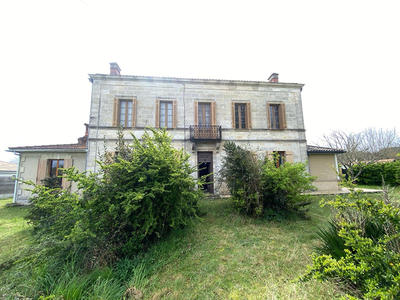 Maison - 675 m² - 10 pièces