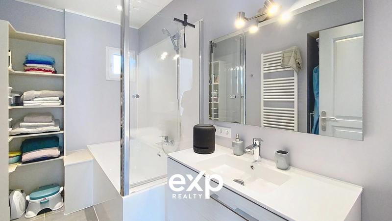 Maison - 219 m² - 9 pièces