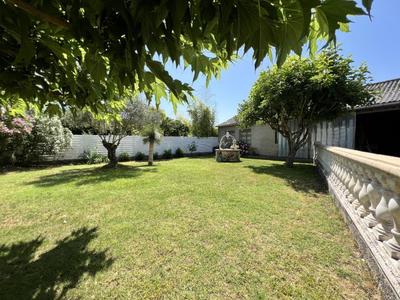 Maison - 210 m² - 8 pièces