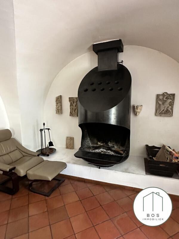 Maison - 418 m² - 12 pièces