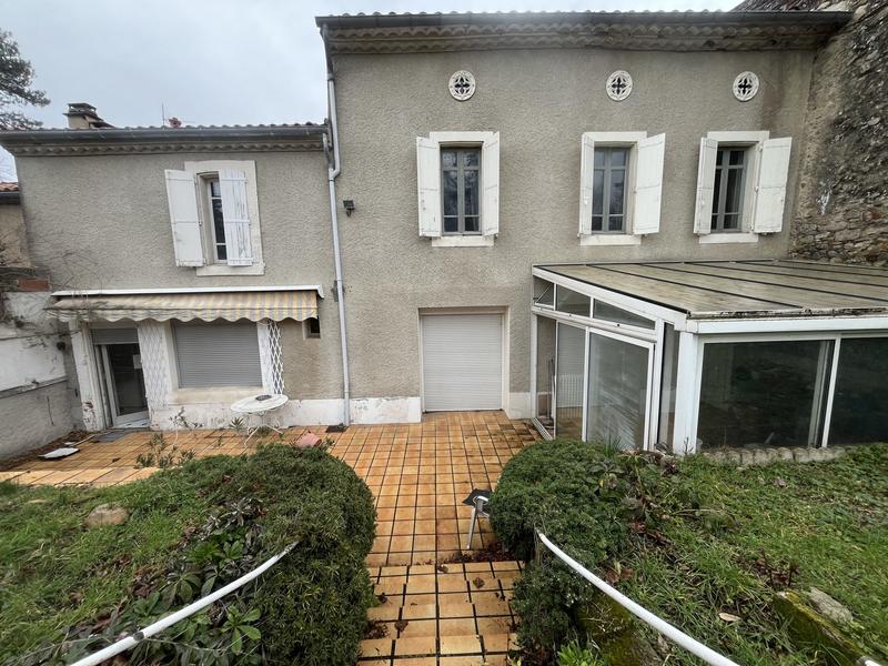 Maison traditionnelle - 300 m² - 8 pièces