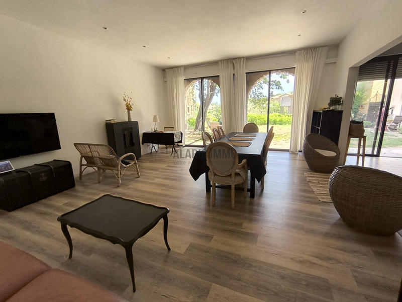 Propriété - 420 m² - 10 pièces