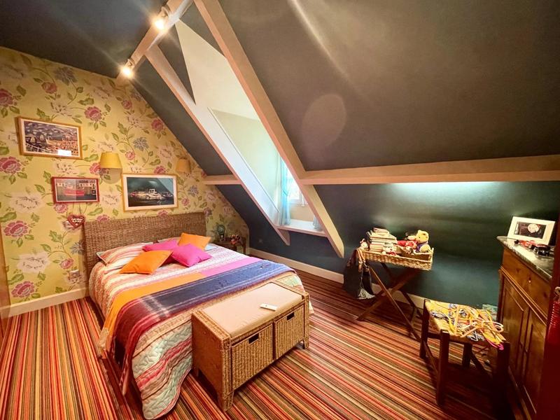 Maison - 213 m² - 7 pièces