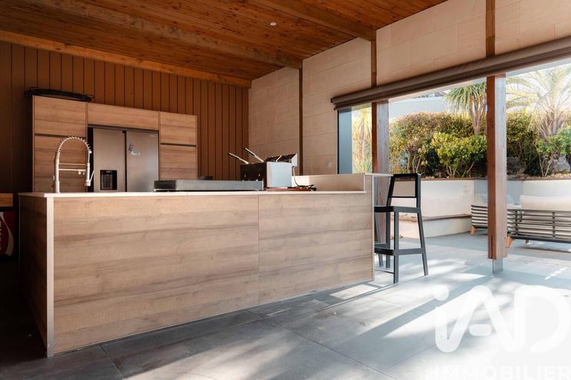 Maison - 395 m² - 12 pièces