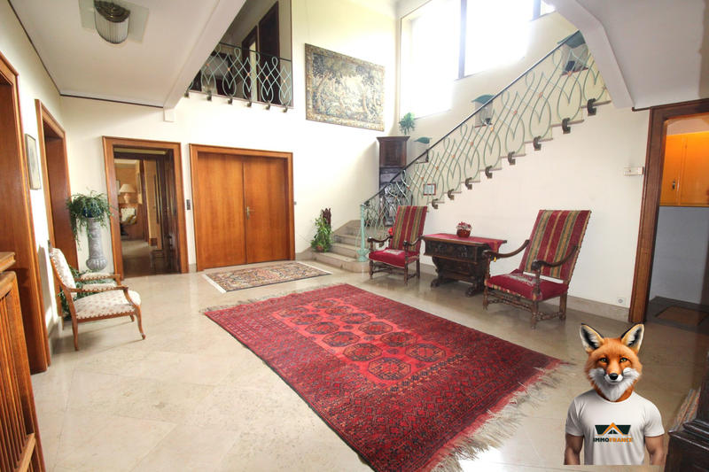 Maison - 246 m² - 9 pièces